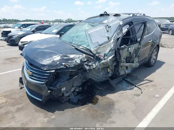 1GNKVHKD1HJ186119 2017 CHEVROLET TRAVERSE - Image 2