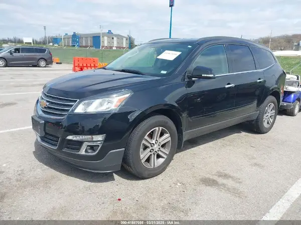 1GNKVHKD1HJ218163 2017 CHEVROLET TRAVERSE - Image 2