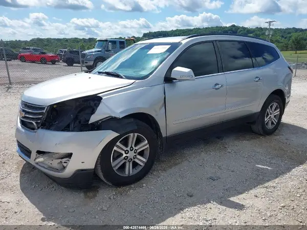 1GNKVHKD2HJ131100 2017 CHEVROLET TRAVERSE - Image 2