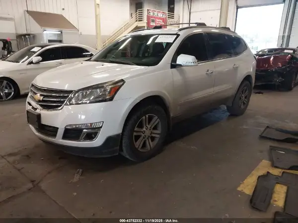 1GNKVHKD2HJ137883 2017 CHEVROLET TRAVERSE - Image 2