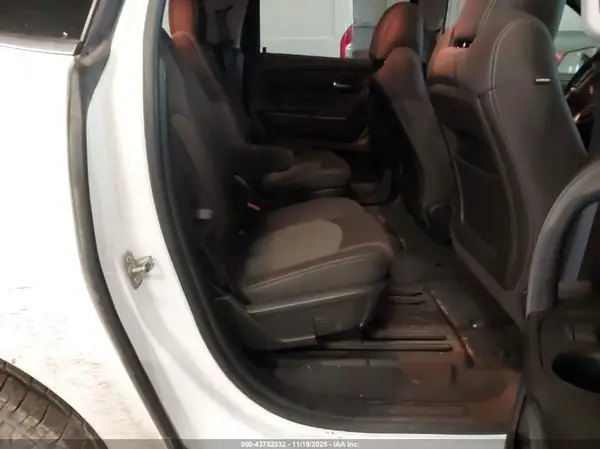 1GNKVHKD2HJ137883 2017 CHEVROLET TRAVERSE - Image 8