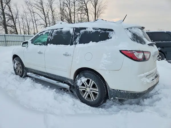 1GNKVHKD2HJ173122 2017 CHEVROLET TRAVERSE - Image 2