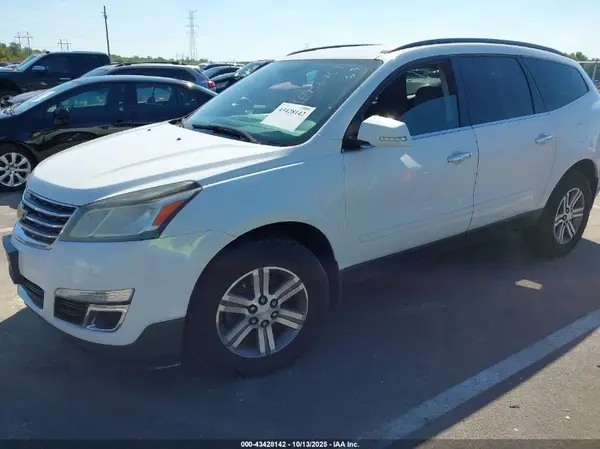 1GNKVHKD2HJ215482 2017 CHEVROLET TRAVERSE - Image 2