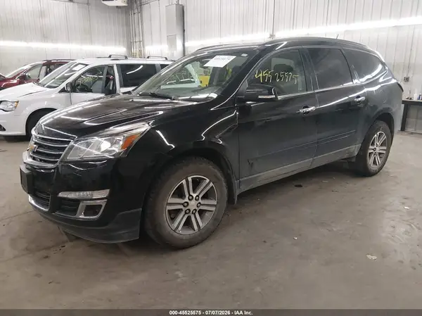 1GNKVHKD2HJ217135 2017 CHEVROLET TRAVERSE - Image 2