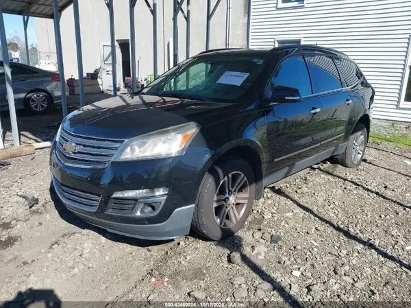 1GNKVHKD2HJ258364 2017 CHEVROLET TRAVERSE - Image 2