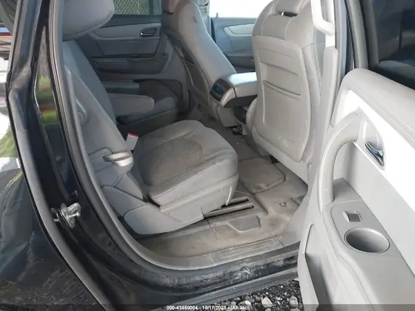 1GNKVHKD2HJ258364 2017 CHEVROLET TRAVERSE - Image 8