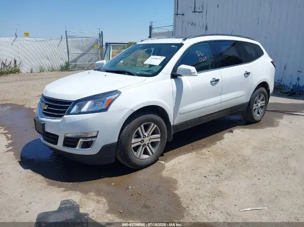 1GNKVHKD2HJ260681 2017 CHEVROLET TRAVERSE - Image 2