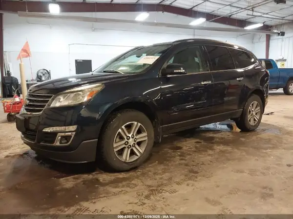 1GNKVHKD2HJ293048 2017 CHEVROLET TRAVERSE - Image 2