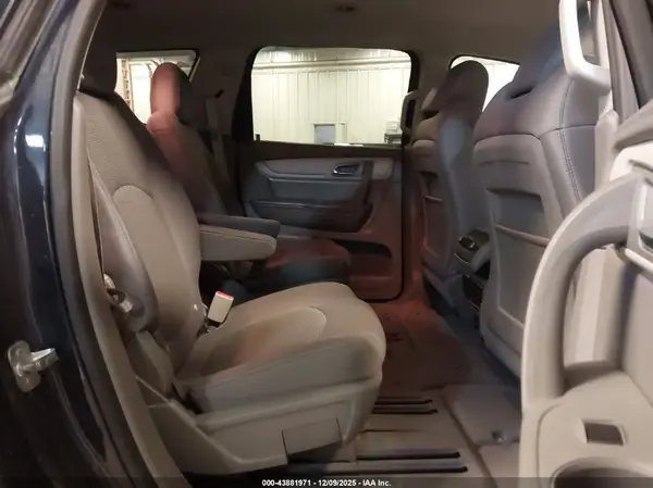 1GNKVHKD2HJ293048 2017 CHEVROLET TRAVERSE - Image 8