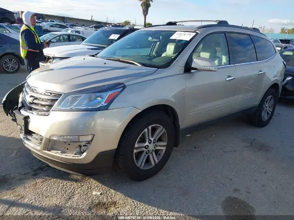 1GNKVHKD3GJ137969 2016 CHEVROLET TRAVERSE - Image 2