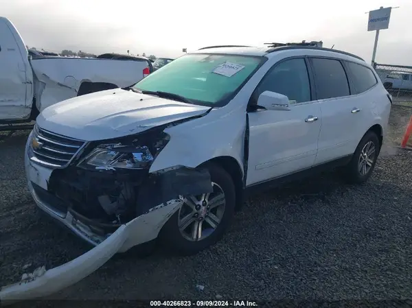 1GNKVHKD3GJ327805 2016 CHEVROLET TRAVERSE - Image 2