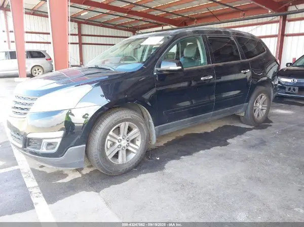 1GNKVHKD3HJ118761 2017 CHEVROLET TRAVERSE - Image 2