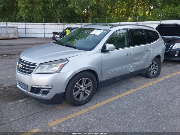1GNKVHKD3HJ155387 2017 CHEVROLET TRAVERSE - Image 2