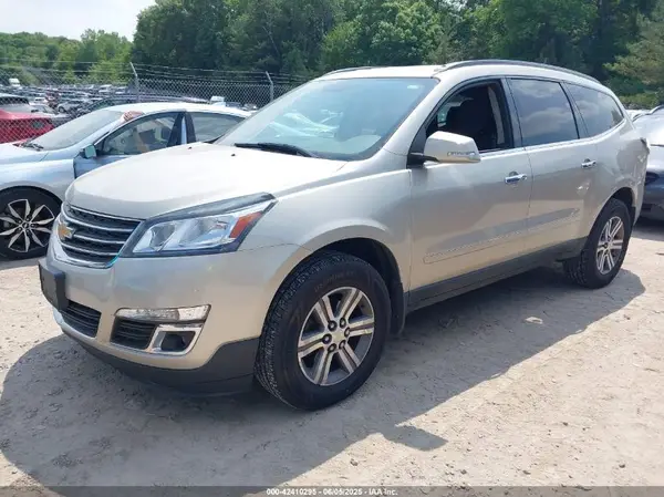 1GNKVHKD3HJ228080 2017 CHEVROLET TRAVERSE - Image 2