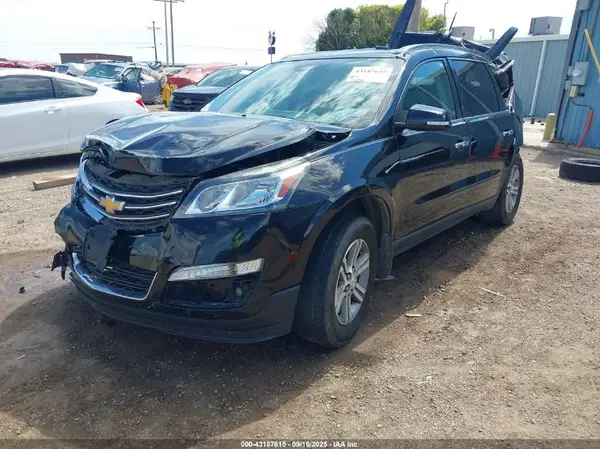 1GNKVHKD3HJ340717 2017 CHEVROLET TRAVERSE - Image 2
