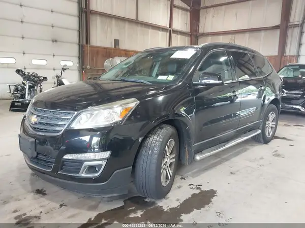 1GNKVHKD4HJ121779 2017 CHEVROLET TRAVERSE - Image 2