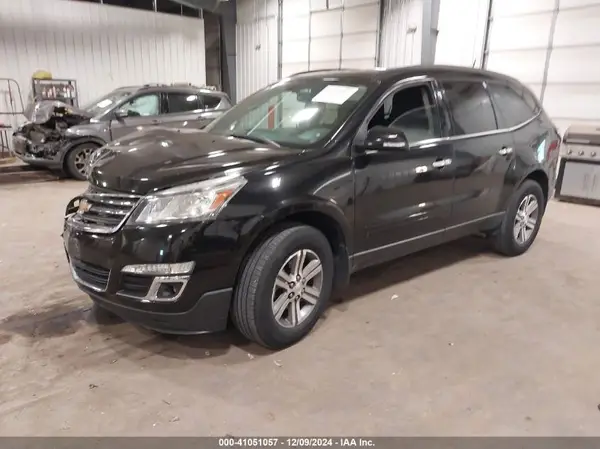 1GNKVHKD4HJ128828 2017 CHEVROLET TRAVERSE - Image 2