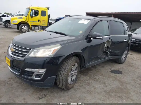1GNKVHKD4HJ131762 2017 CHEVROLET TRAVERSE - Image 2