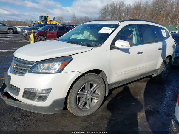 1GNKVHKD4HJ189824 2017 CHEVROLET TRAVERSE - Image 2