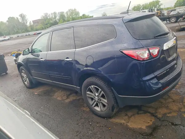 1GNKVHKD4HJ194246 2017 CHEVROLET TRAVERSE - Image 2