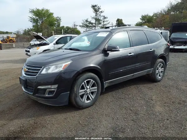 1GNKVHKD4HJ207335 2017 CHEVROLET TRAVERSE - Image 2