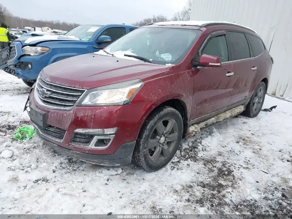 1GNKVHKD4HJ292967 2017 CHEVROLET TRAVERSE - Image 2