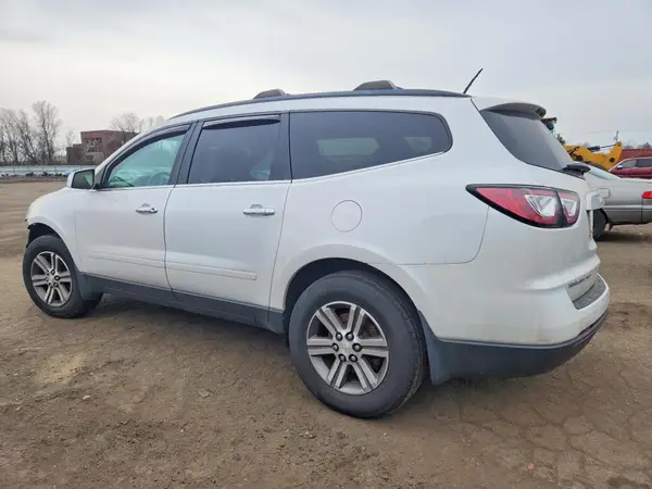 1GNKVHKD5HJ121161 2017 CHEVROLET TRAVERSE - Image 2