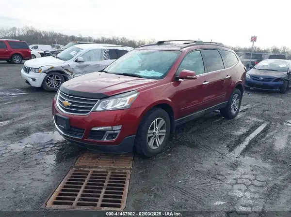 1GNKVHKD5HJ261677 2017 CHEVROLET TRAVERSE - Image 2