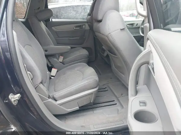 1GNKVHKD5HJ264384 2017 CHEVROLET TRAVERSE - Image 8