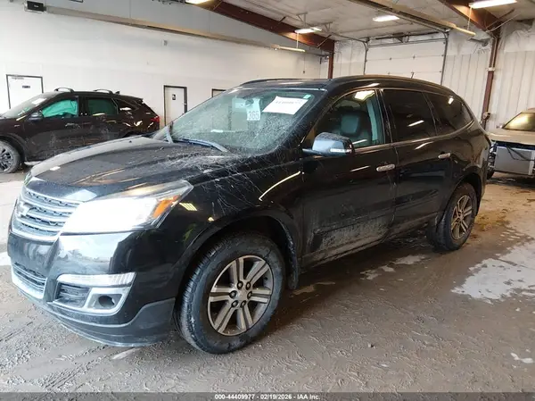 1GNKVHKD5HJ301028 2017 CHEVROLET TRAVERSE - Image 2