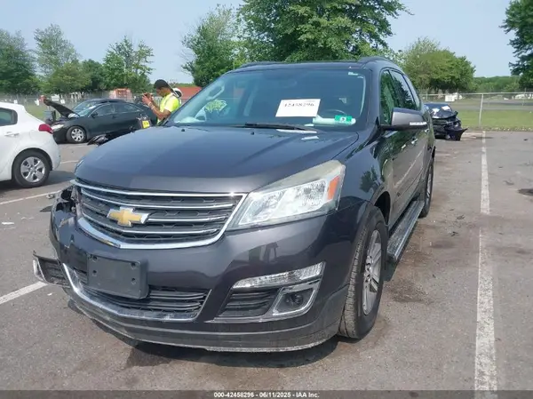 1GNKVHKD6GJ240786 2016 CHEVROLET TRAVERSE - Image 2