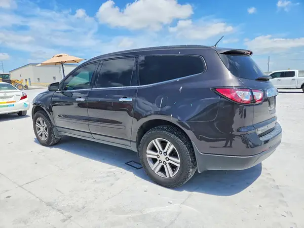 1GNKVHKD6HJ232527 2017 CHEVROLET TRAVERSE - Image 2