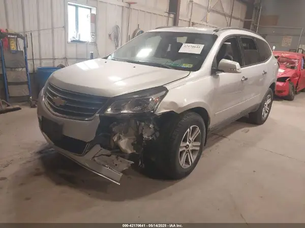1GNKVHKD7GJ270573 2016 CHEVROLET TRAVERSE - Image 2