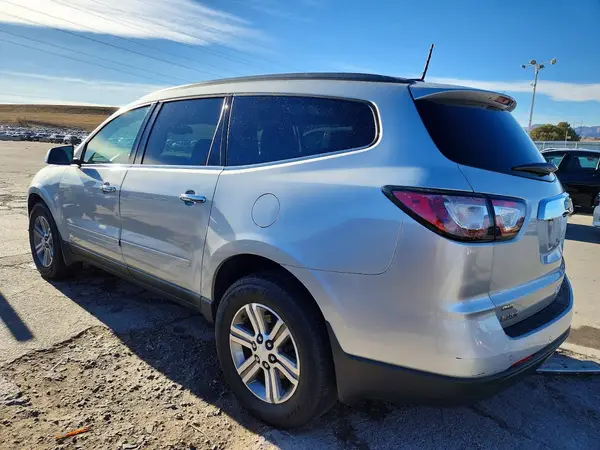 1GNKVHKD7GJ347717 2016 CHEVROLET TRAVERSE - Image 2