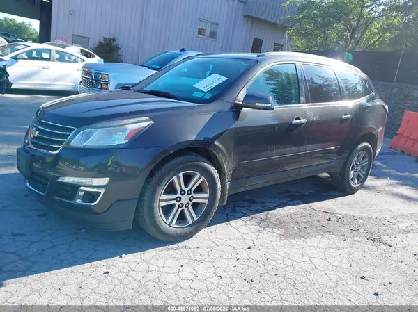 1GNKVHKD7HJ161676 2017 CHEVROLET TRAVERSE - Image 2