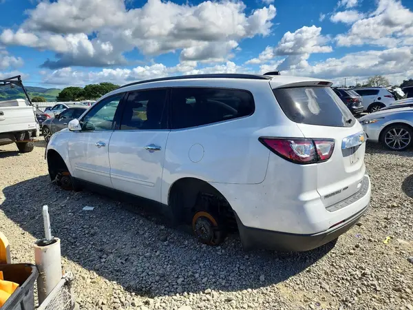 1GNKVHKD7HJ166814 2017 CHEVROLET TRAVERSE - Image 2