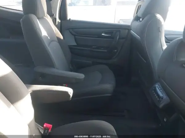 1GNKVHKD7HJ174623 2017 CHEVROLET TRAVERSE - Image 8