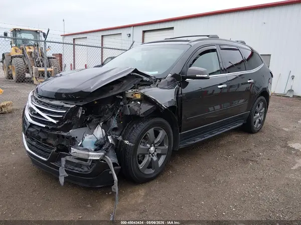 1GNKVHKD7HJ315061 2017 CHEVROLET TRAVERSE - Image 2