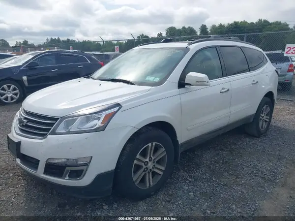 1GNKVHKD7HJ338064 2017 CHEVROLET TRAVERSE - Image 2