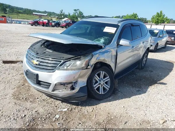 1GNKVHKD8GJ100738 2016 CHEVROLET TRAVERSE - Image 2