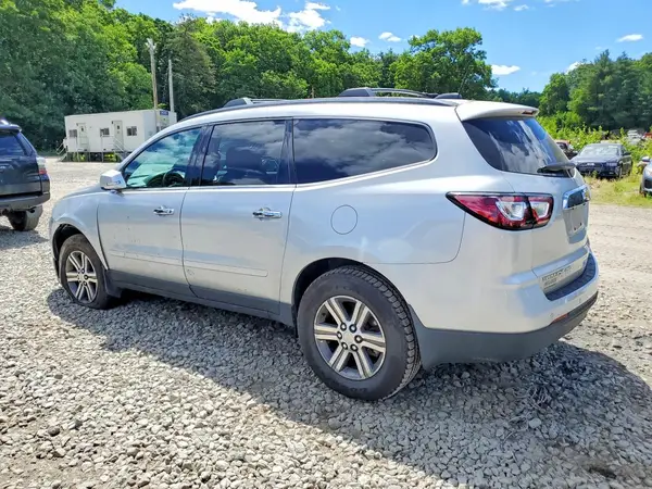 1GNKVHKD8HJ102443 2017 CHEVROLET TRAVERSE - Image 2