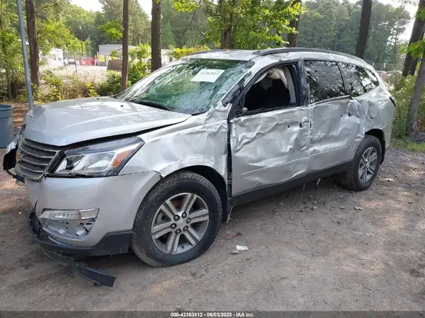 1GNKVHKD8HJ138357 2017 CHEVROLET TRAVERSE - Image 2