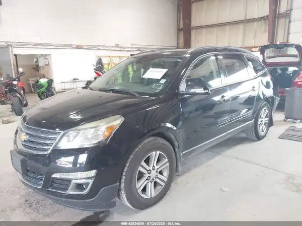 1GNKVHKD8HJ152825 2017 CHEVROLET TRAVERSE - Image 2