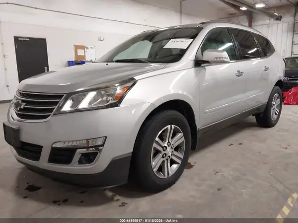 1GNKVHKD8HJ167910 2017 CHEVROLET TRAVERSE - Image 2