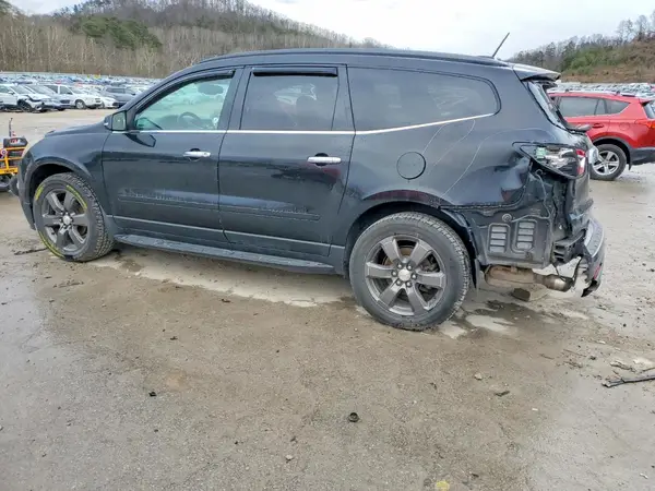 1GNKVHKD8HJ244243 2017 CHEVROLET TRAVERSE - Image 2