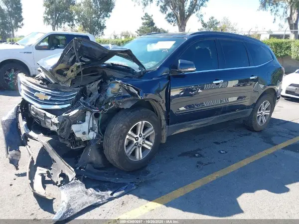 1GNKVHKD8HJ270406 2017 CHEVROLET TRAVERSE - Image 2