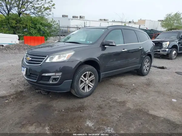 1GNKVHKD8HJ290929 2017 CHEVROLET TRAVERSE - Image 2
