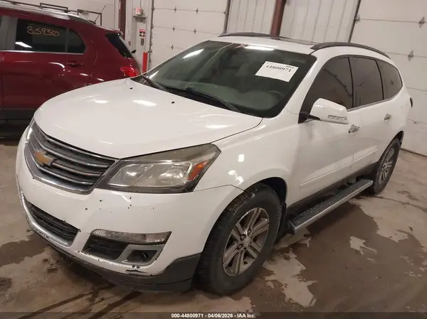 1GNKVHKD9GJ330305 2016 CHEVROLET TRAVERSE - Image 2