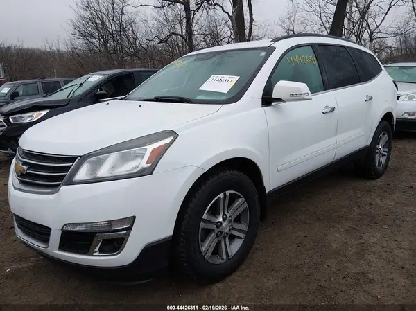 1GNKVHKD9HJ111409 2017 CHEVROLET TRAVERSE - Image 2