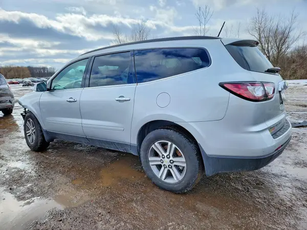 1GNKVHKD9HJ128968 2017 CHEVROLET TRAVERSE - Image 2